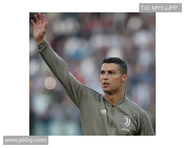 足球巨星意外闯入业余联赛掀起热潮 球迷惊呼不敢置信